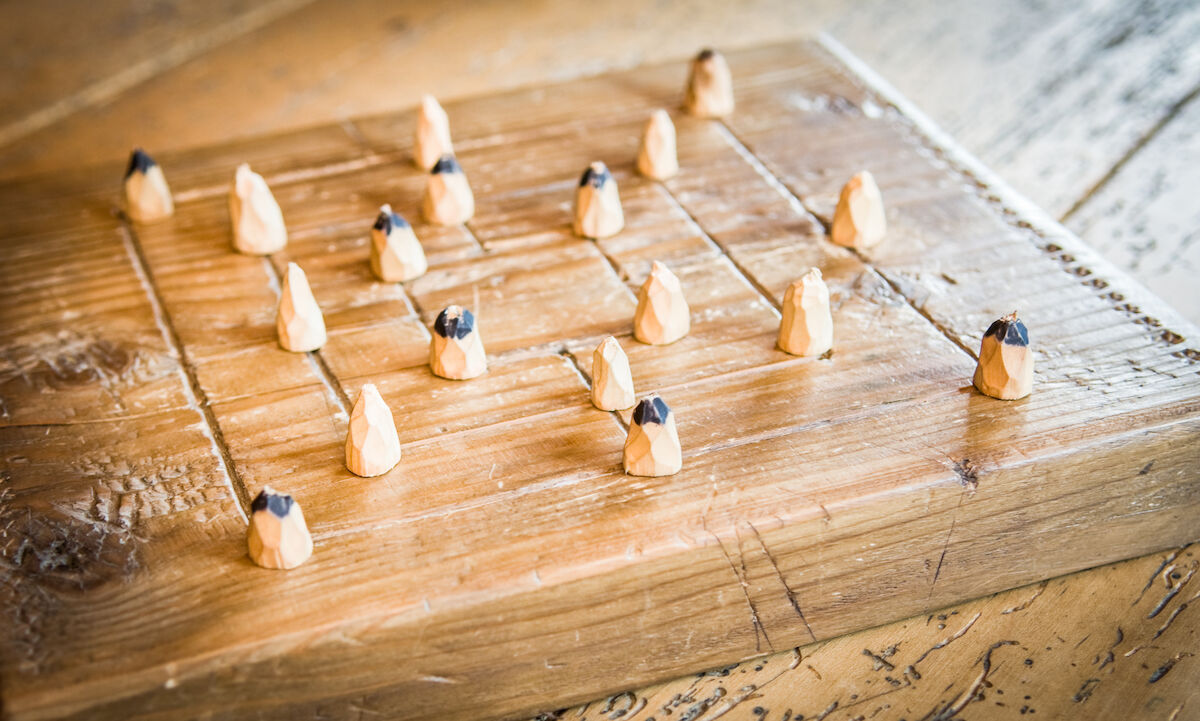 A Nine Men’s Morris game, just after all pieces have been placed.